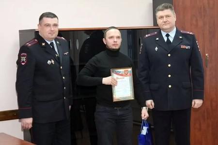 Олег Яшин (крайний слева) и Андрей Гусаров (крайний справа)
